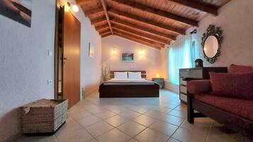 House | 4 bedrooms, soundproofing, Internet