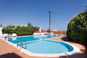 3 habitaciones, escritorio y acceso a internet
