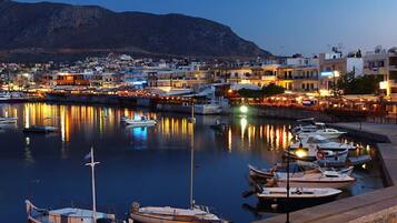 Villa | 3 bedrooms, desk, Internet