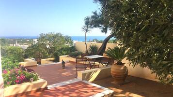 Villa | 3 bedrooms, desk, Internet