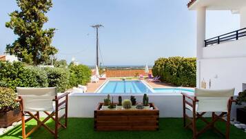 Villa | 3 bedrooms, desk, Internet