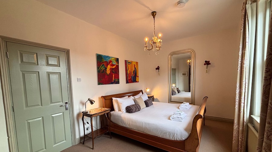 St Denys View With Free Parking