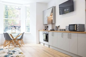Fridge, microwave, oven, stovetop - NEW! Spacious Flat, Ideal for Business, Sleeps 4! (Greater Manchester)