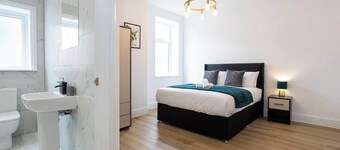NEW! Spacious Flat, Ideal for Business, Sleeps 4!
