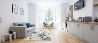 NEW! Spacious Flat, Ideal for Business, Sleeps 4!