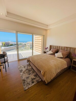 2 bedrooms, desk, iron/ironing board, WiFi