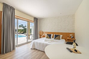 3 室のベッドルーム、アイロン / アイロン台、インターネット、ベッドシーツ