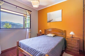 5 Schlafzimmer, Bügeleisen/Bügelbrett, Internetzugang, Bettwäsche