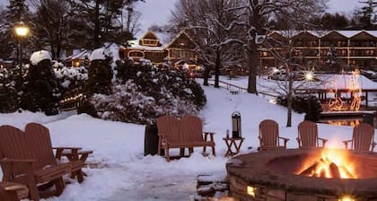 Condo 3B/3BA + Amenity Pass w/ Hot Tub + Pool.