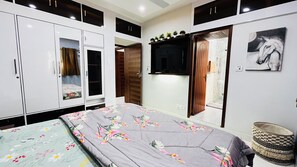 3 chambres, fer et planche à repasser, Wi-Fi, draps fournis