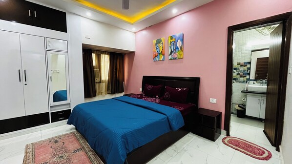 3 chambres, fer et planche à repasser, Wi-Fi, draps fournis