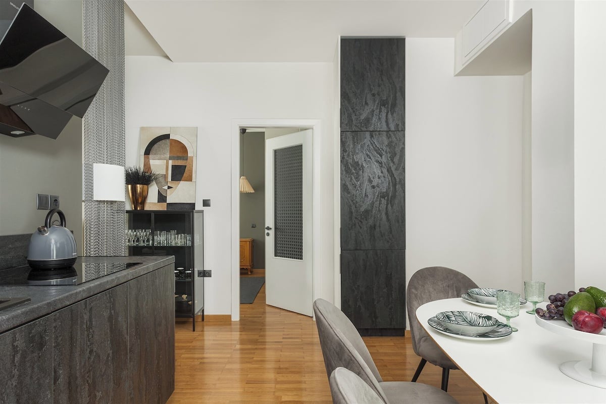 Apartment, 3 Bedrooms | 1 bilik tidur, kalis bunyi, seterika/papan seterika, Wi-fi percuma