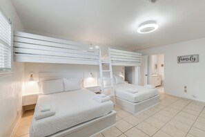 5 bedrooms, iron/ironing board, free WiFi, bed sheets