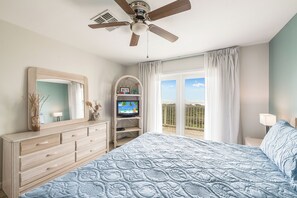 2 bedrooms, iron/ironing board, free WiFi, bed sheets - Amazing views! Embrace coastal charm in this inviting 2-bedroom condo. Community (Port Aransas)