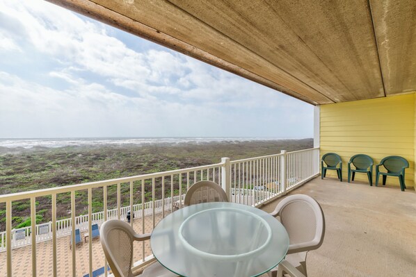 Outdoor dining - Amazing views! Embrace coastal charm in this inviting 2-bedroom condo. Community (Port Aransas)