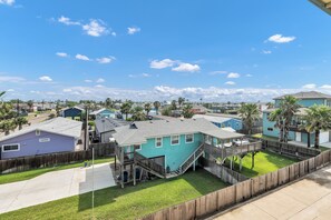 Exterior - Beautiful townhome located at Signal Point Townhomes. Very short drive to the be (Port Aransas)