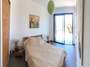 6 slaapkamers, een strijkplank/strijkijzer, gratis wifi, beddengoed