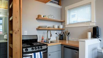 Microonde, forno, piano cottura, macchina per tè/caffè