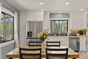 Fridge, microwave, oven, stovetop - Beautiful Nature Retreat minutes to Mt. Rainier (Elbe)