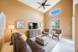 TV - Amenity Packed Coastal Home Close to Beach (St. Petersburg)