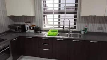 House, 3 Bedrooms, Accessible, Smoking | Interior