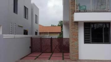 House, 3 Bedrooms, Smoking, Terrace | Parking | Free self parking