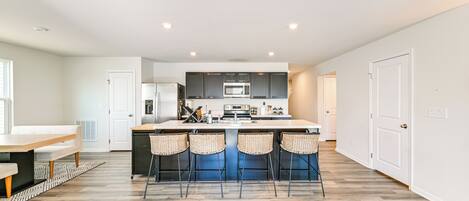 House (3 Bedrooms) | Interior