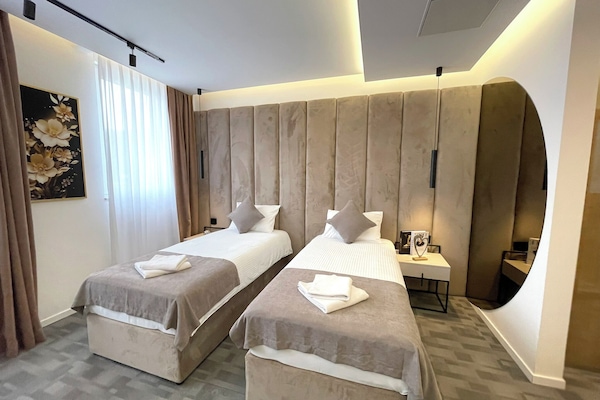 In-room safe, free WiFi