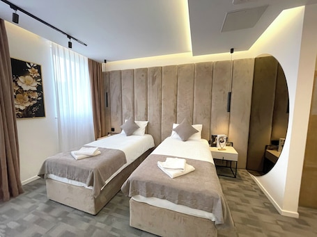 In-room safe, free WiFi