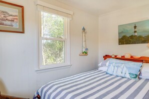 Cottage (3 Bedrooms) | Interior - 1 Mi to Avalon Pier: Charming Coastal Cottage! (Kill Devil Hills)