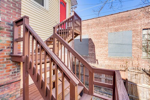 Walk to Dtwn Hudson: Cozy Upstate Apartment