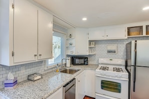 House (2 Bedrooms) | Interior