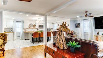 House (3 Bedrooms) | Interior