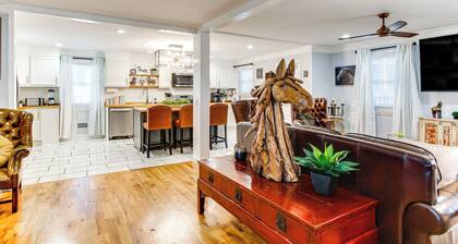 2 Mi to Historic Horse District: Dog-friendly Home
