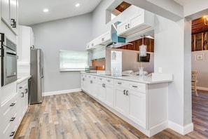 Interior - Fishing Paradise: Lake Poinsett Home w/ Deck! (Cocoa)