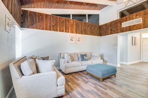 Interior - Fishing Paradise: Lake Poinsett Home w/ Deck! (Cocoa)