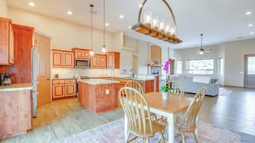 House (4 Bedrooms) | Interior