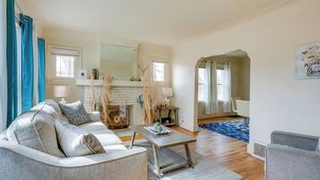 Apartment (3 Bedrooms) | Front of property