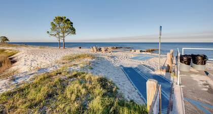 Relax & Refresh: Waterfront Cottage in Panacea