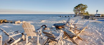 Relax & Refresh: Waterfront Cottage in Panacea