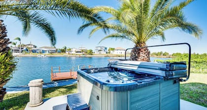 2 Mi to Beach: Canal-front Home in Hernando Beach