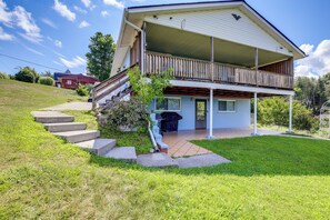 House (3 Bedrooms) | Interior - Lake Views & Private Dock: Radford Retreat! (Radford)