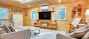 Hiking & Snowmobile Trails On-site: Alton Retreat!