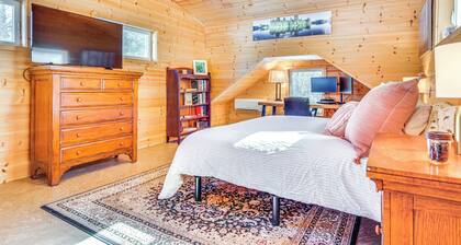 Hiking & Snowmobile Trails On-site: Alton Retreat!