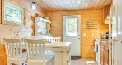 Hiking & Snowmobile Trails On-site: Alton Retreat!