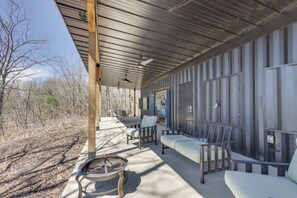 Interior - Swim, Boat & Fish: Waterloo Retreat w/ Views! (Waterloo)
