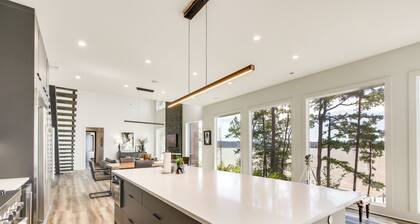 Private Dock & River Views: Modern Gem in Waterloo