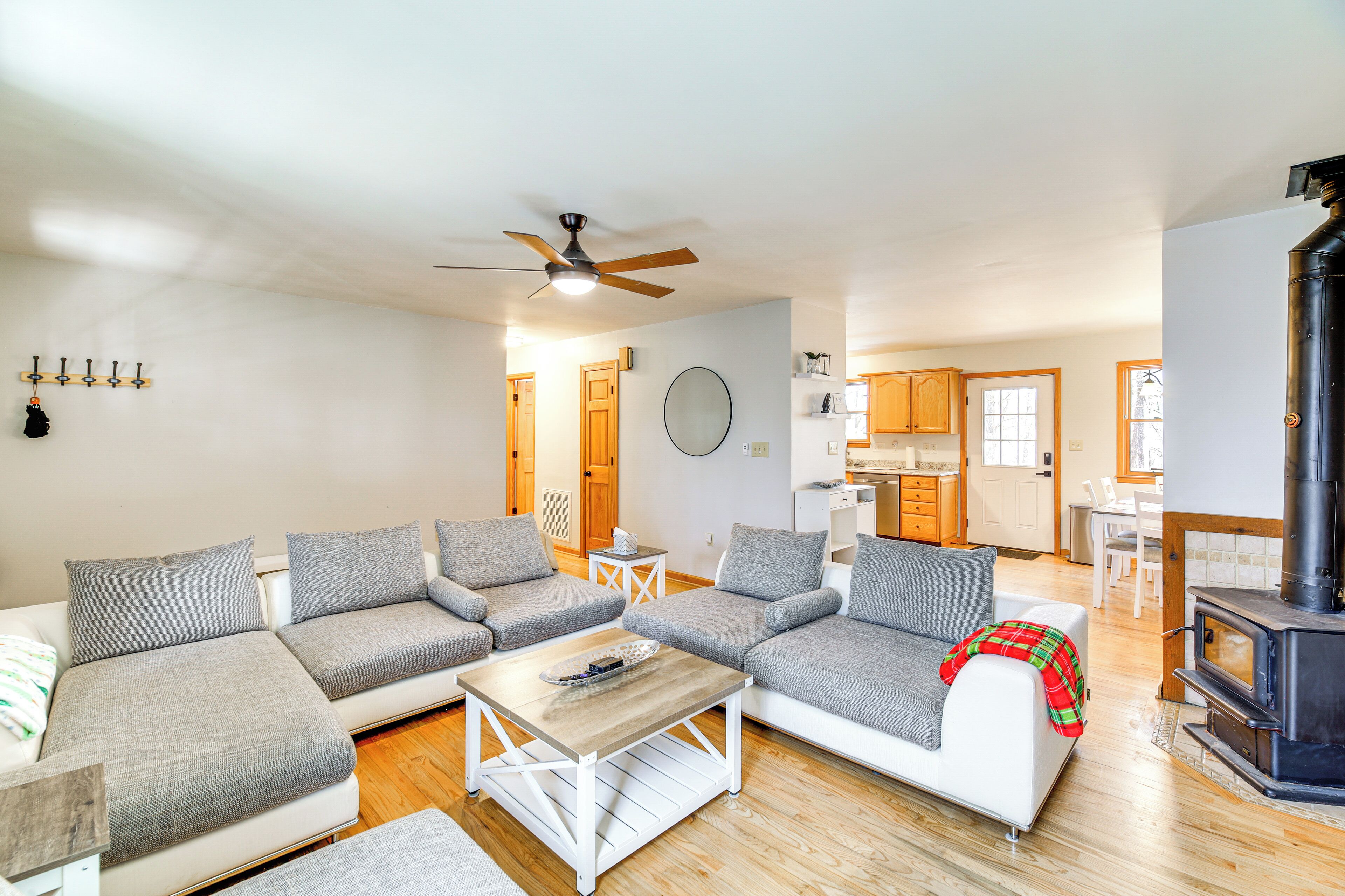 House (3 Bedrooms) | Interior