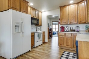 Apartment (2 Bedrooms) | Interior - 'pattie's Other Place' - Indoor Pool Access! (Egg Harbor)