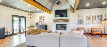 'all About the Buzz' Cottage w/ Patio & Yard!